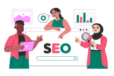 Três pessoas discutindo estratégias de SEO, com gráficos, imagens e uma lupa. A otimização para imagens é essencial para melhorar a visibilidade online.