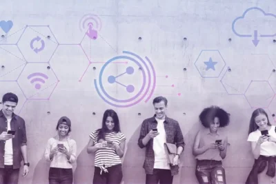 Imagem ilustrativa de marketing descentralizado, mostrando pessoas interagindo com smartphones. Representações gráficas de conexão e comunicação entre elas.