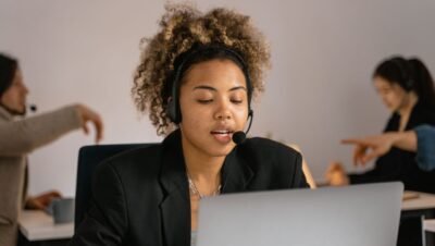 força da comunidade no atendimento empresarial